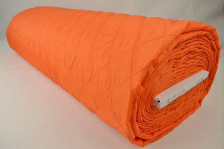 ORANGE QUILTAT TYG MED VADDERAD BAKSIDA