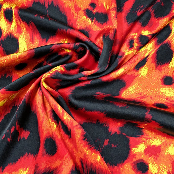 Röd och orange siden med leopardtryck – draperad med blank glans (bild 2 av 3)