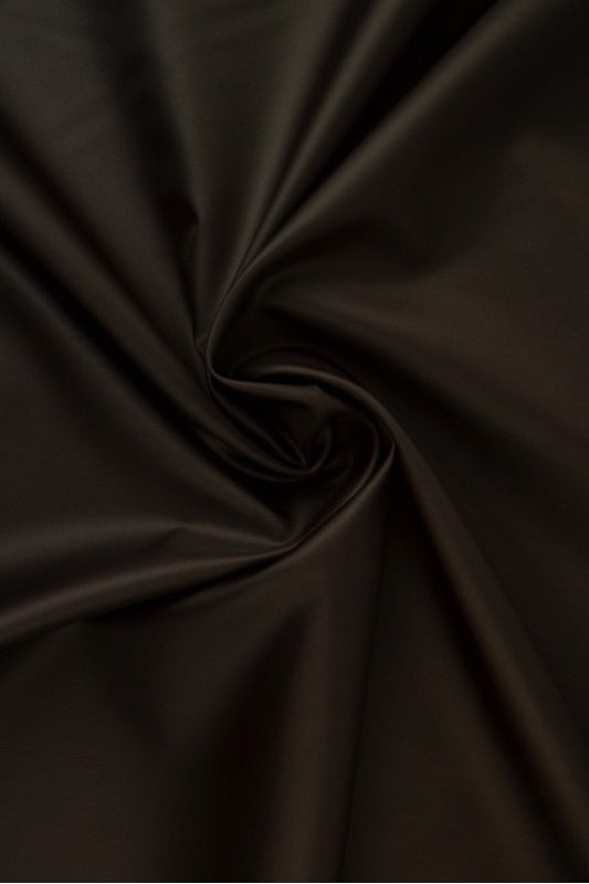 BRUN LÄTT VATTENTÄT POLYESTER – SLITSTARK & SNABBTORKANDE