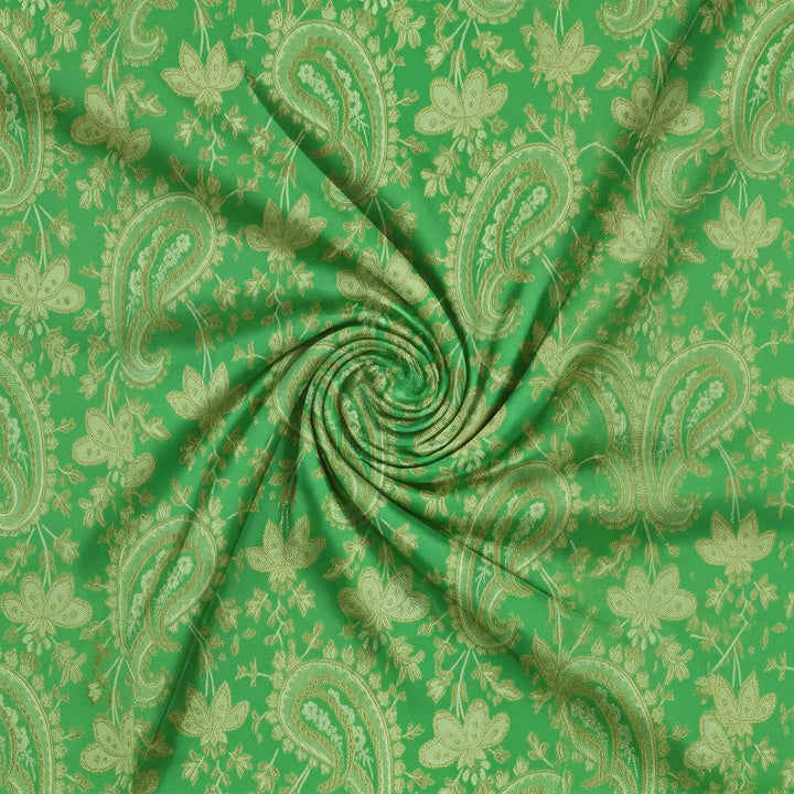 GRÖNT SATIN JACQUARD TYG MED PAISLEY MÖNSTER