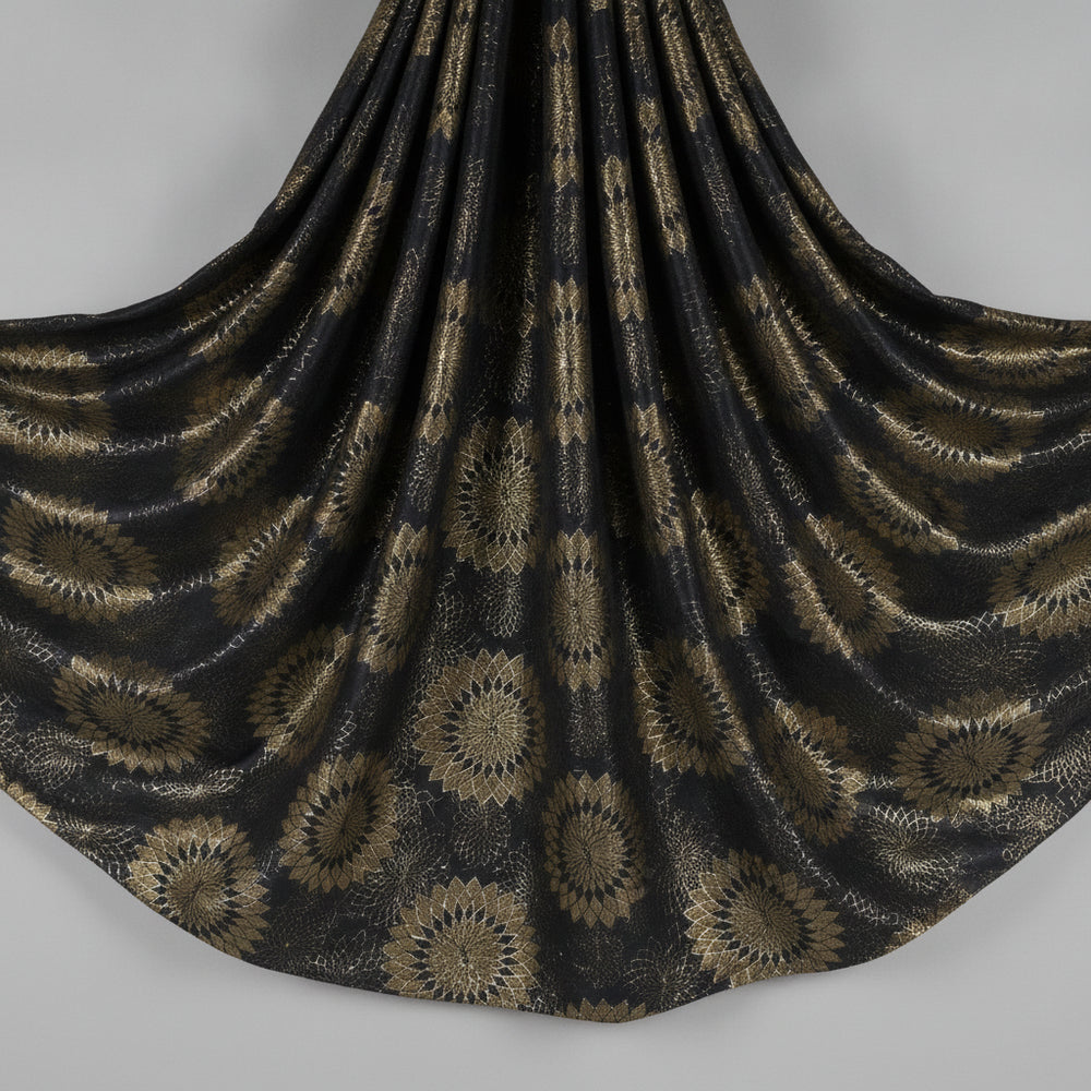 MÖRKBLÅ SATIN JACQUARD TYG MED GULDBLOMMOR (bild 2 av 3)