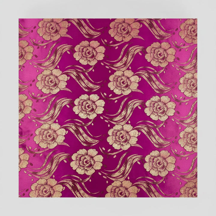 LILA SATIN JACQUARD TYG MED BLOMMOR