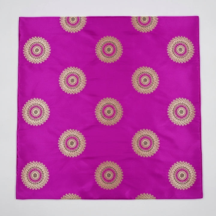 LILA SATIN JACQUARD TYG MED SOLROSOR (bild 1 av 3)