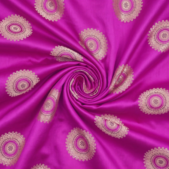 LILA SATIN JACQUARD TYG MED SOLROSOR