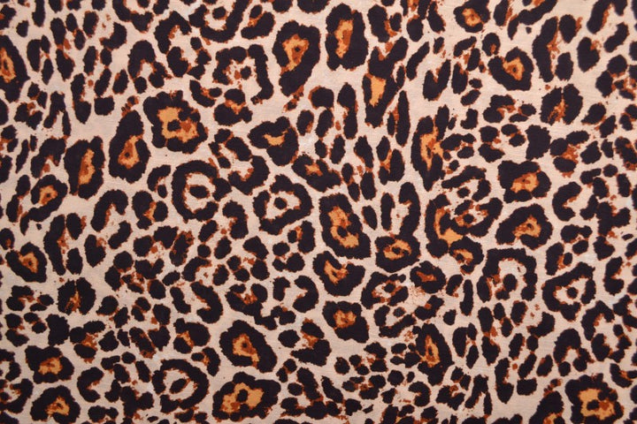 BEIGE HØR MED LEOPARDPRINT – nærbillede