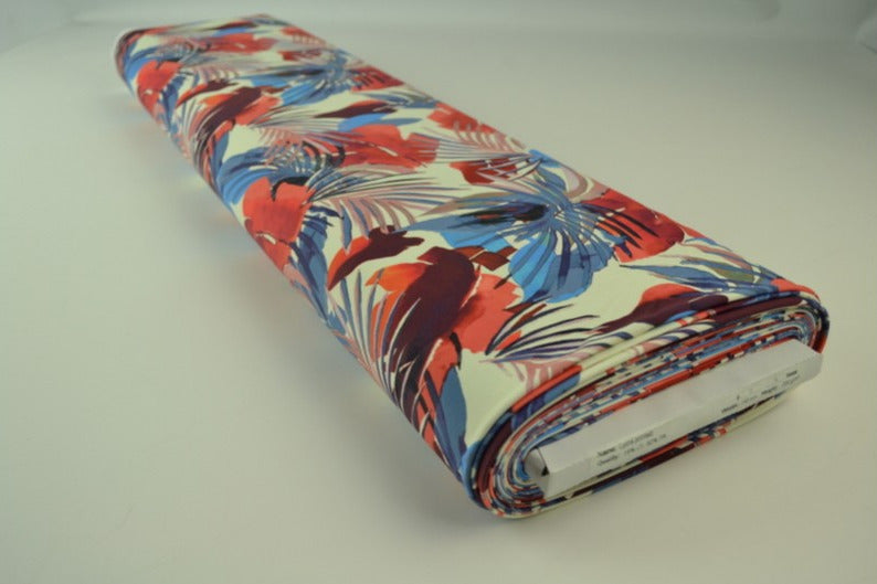 LJUS LYCRA TYG FÖR BADKLÄDER OCH SPORTKLÄDER MED RÖD OCH BLÅ BOTANISK TRYCK