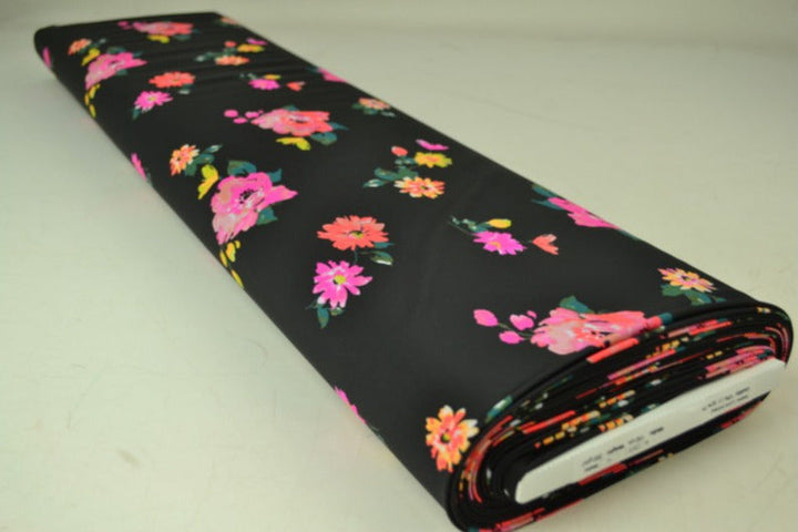 SVART LYCRA TYG FÖR BADKLÄDER OCH SPORTKLÄDER MED AKVARELL BLOMMÖNSTER