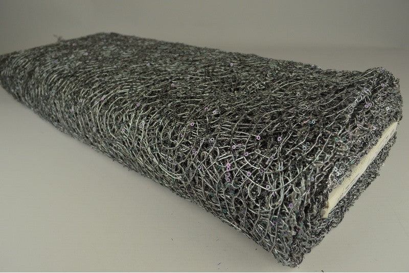 MÖRKGRÅ TRANSPARENT NÄTPALJETT TYG – SMÅ 2–3 MM PALJETTER, UTAN STRETCH