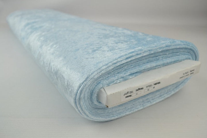 BABYBLÅ KROSSAD VELOUR – STICKAD, STRETCHIG & GLANSFULLT FALL