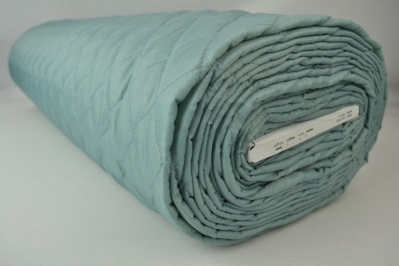 VINTAGE GRÖN QUILTAT TYG MED VADDERAD BAKSIDA