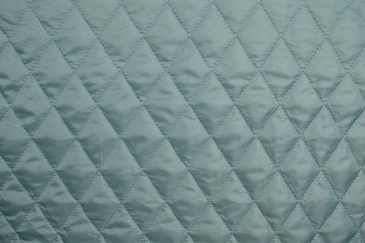 VINTAGE GRÖN QUILTAT TYG MED VADDERAD BAKSIDA
