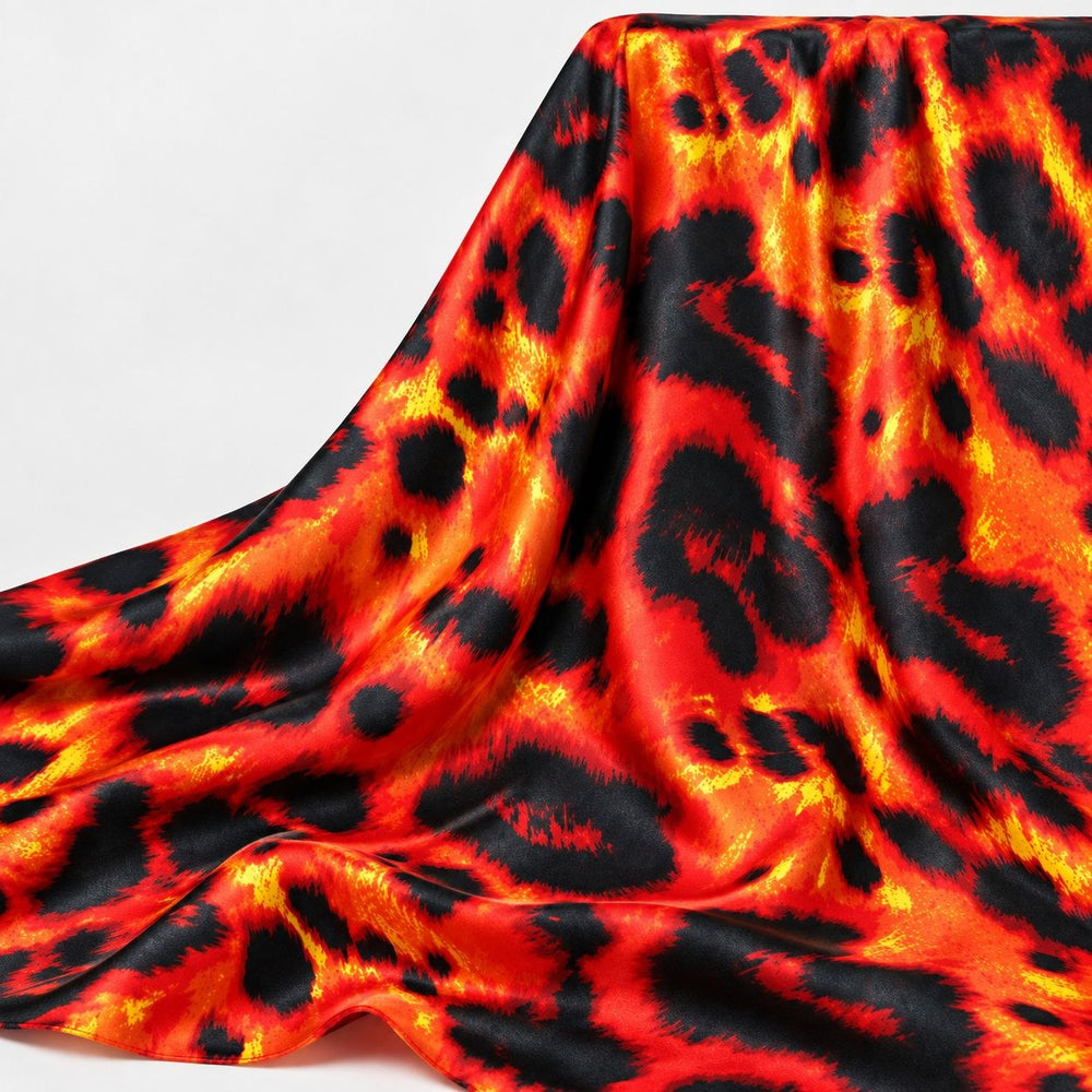 RÖD OCH ORANGE SIDEN MED LEOPARDMÖNSTER (bild 2 av 3)