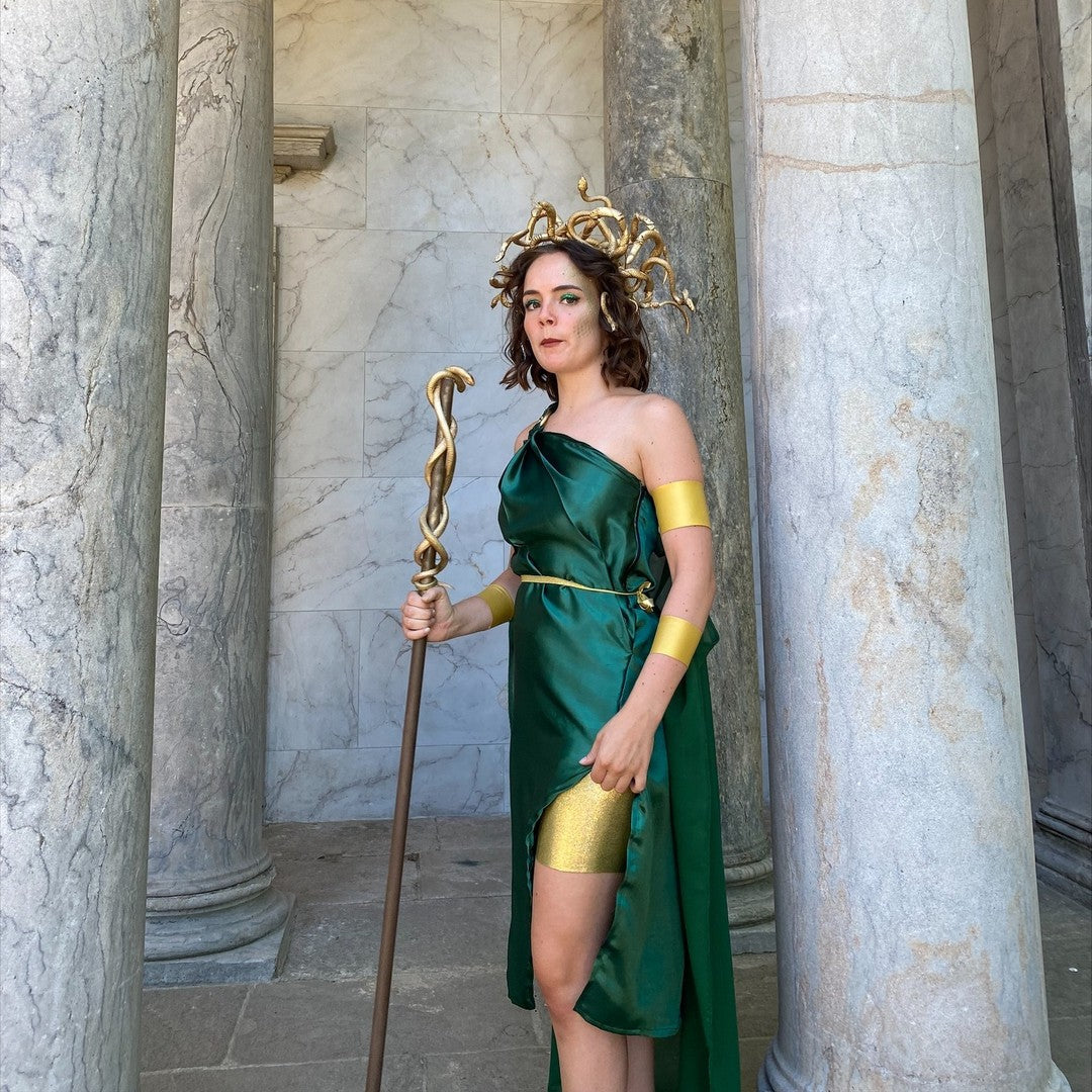 MÖRKGRÖN SATIN TYG – LÄTT & GLANSIGT