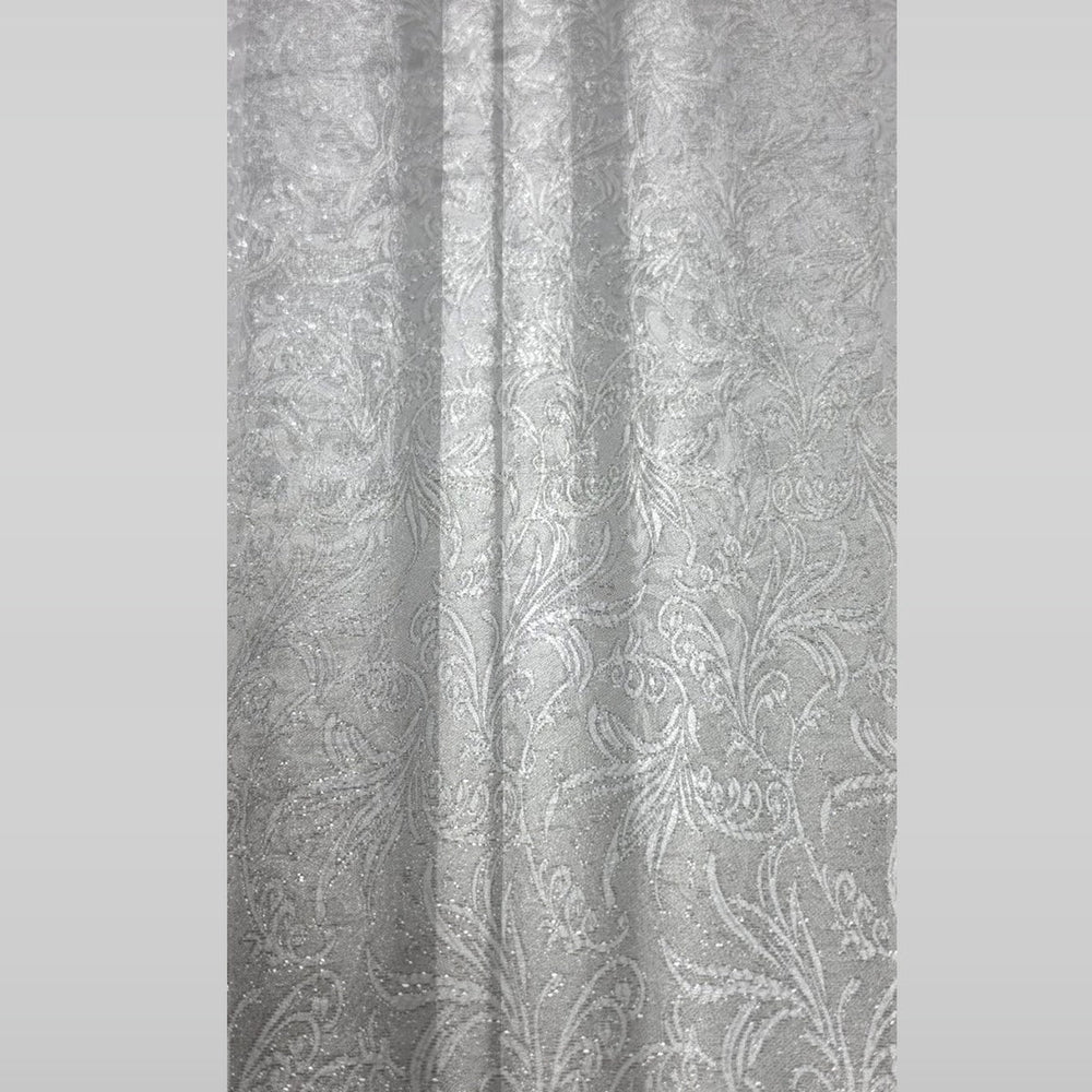Silver satinjacquard tyg med blommor — hängande