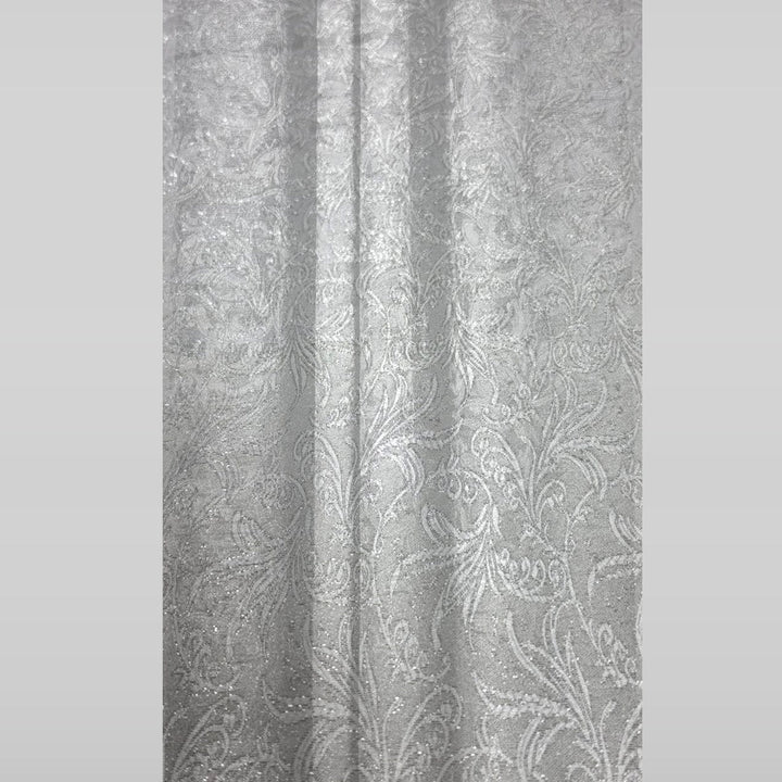 Silver satinjacquard tyg med blommor — hängande