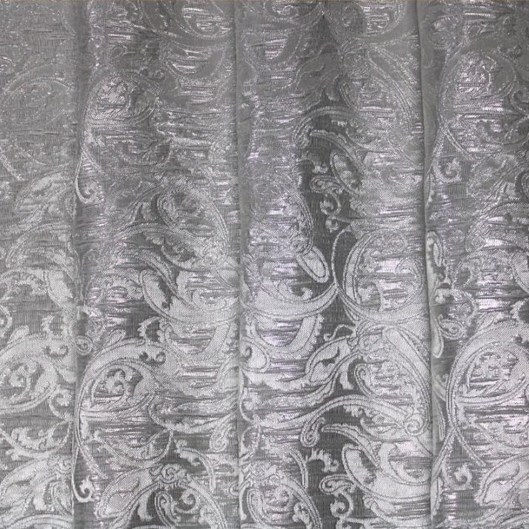 SILVER SATIN JACQUARD TYG MED BLOMSTERRANKOR (bild 3 av 3)