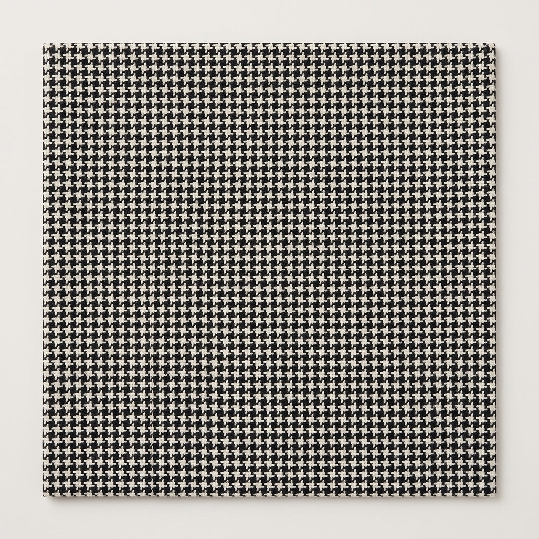 SORT OCH VIT ULL/POLYESTER TYG MED TWEEDSTRUKTUR MED HOUNDSTOOTH-TERN