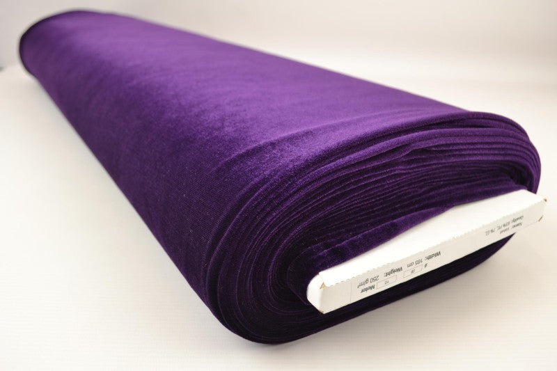 MÖRK LILA VELOUR MED STRETCH – MJUK STICKAD KVALITET