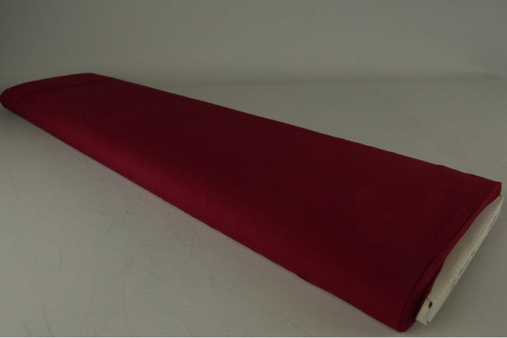 VINRÖD VISKOSTYG – LÄTT FALL & ELEGANT MATT GLANS