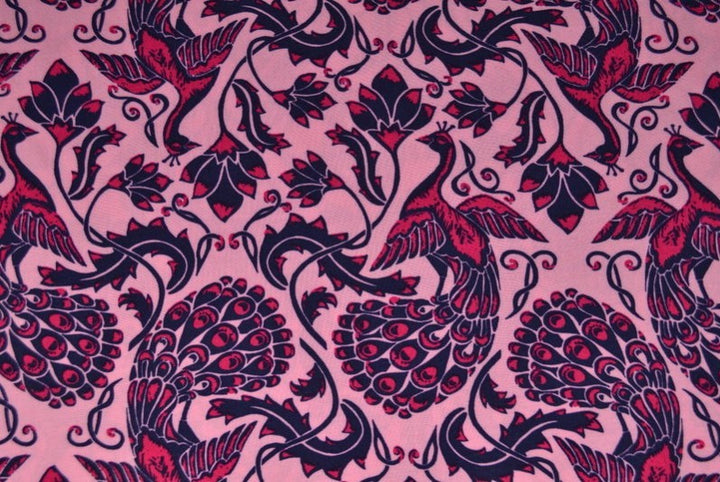 LJUSROSA VISCOSETYG MED PÅFÅGEL TRYCK