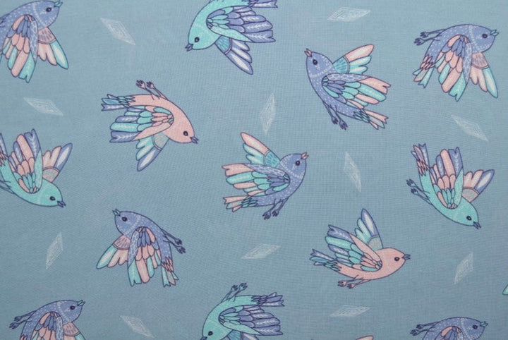 LJUSBLÅTT VISCOSETYG MED PASTELLFÅGLAR TRYCK