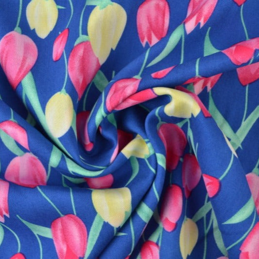 BLÅTT VISCOSETYG MED TULIPAN TRYCK