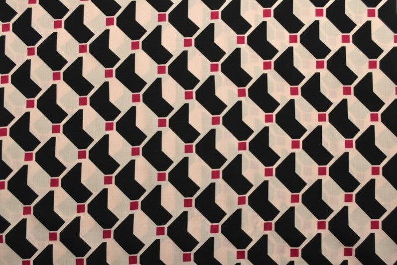 RÅVITT VISCOSETYG MED SVART GEOMETRISKT TRYCK