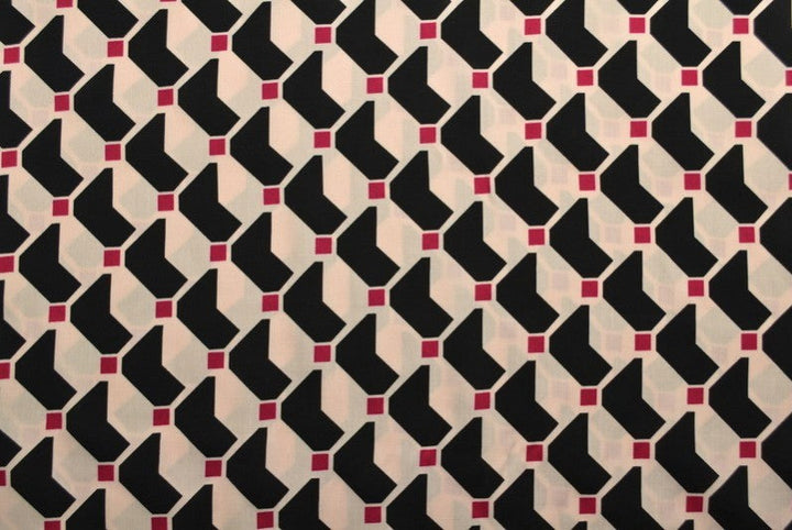 RÅVITT VISCOSETYG MED SVART GEOMETRISKT TRYCK