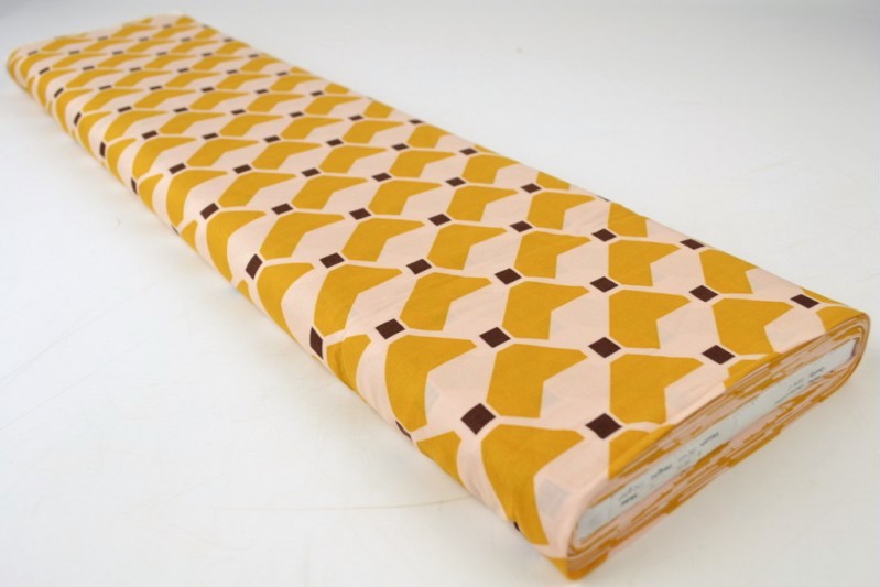 RÅVITT VISCOSETYG MED GULT GEOMETRISKT TRYCK
