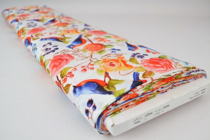 VITT VISCOSETYG MED FÅGLAR OCH ROSOR - DIGITAL TRYCK