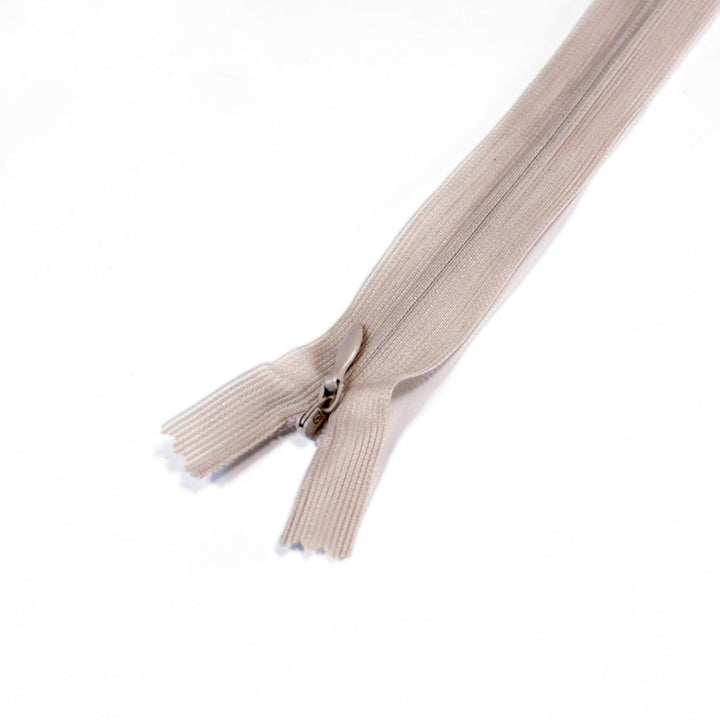 SANDFÄRGAD BLIXTLÅS DOLT 4 MM